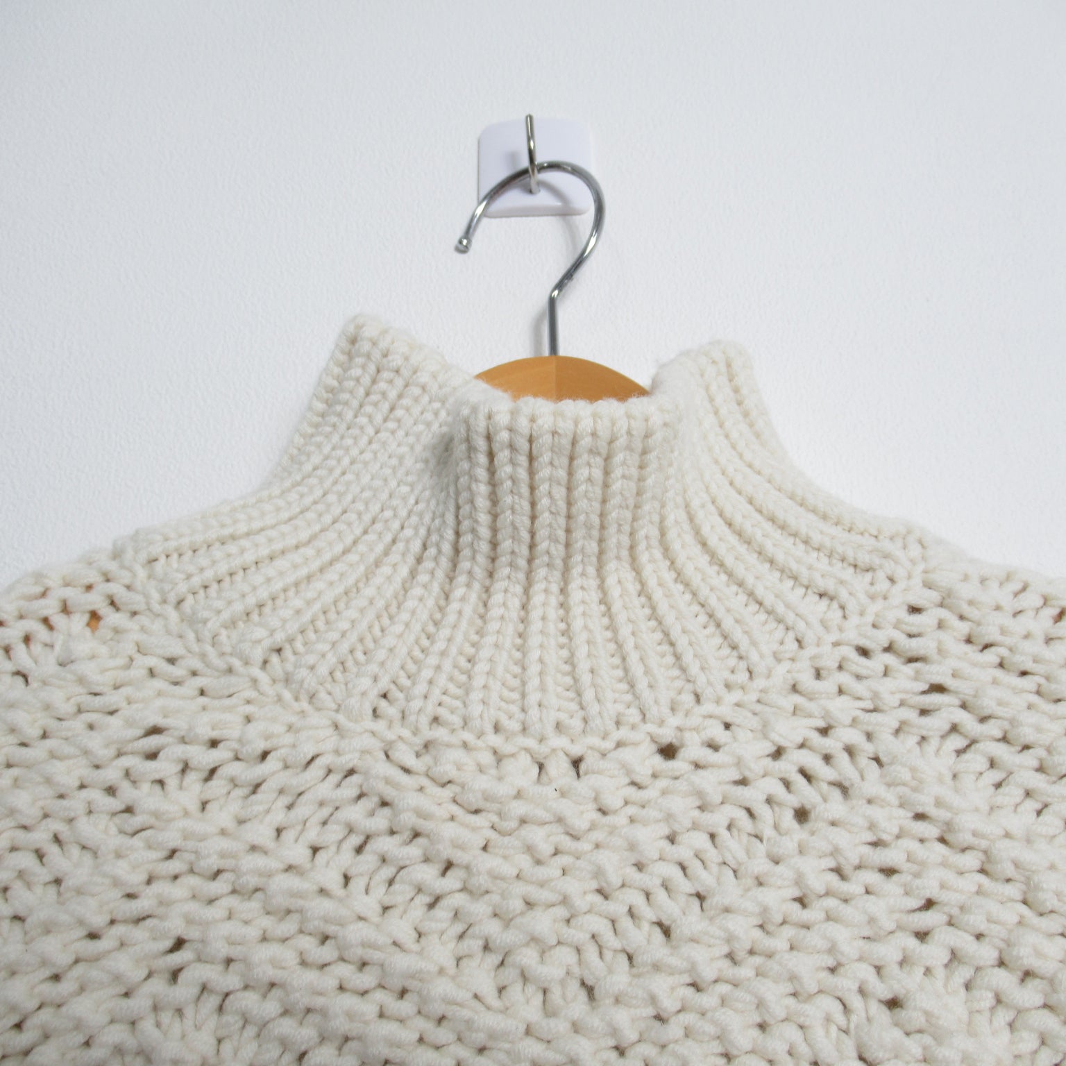 Fendi Fendi s Tops Wool White FZX719AHEE – Fashionia