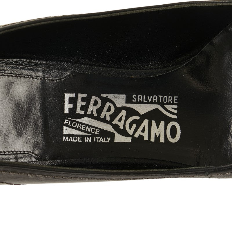 Salvatore Ferragamo Pumps 5 1/2 Head Black Leather  Salvatore Ferragamo