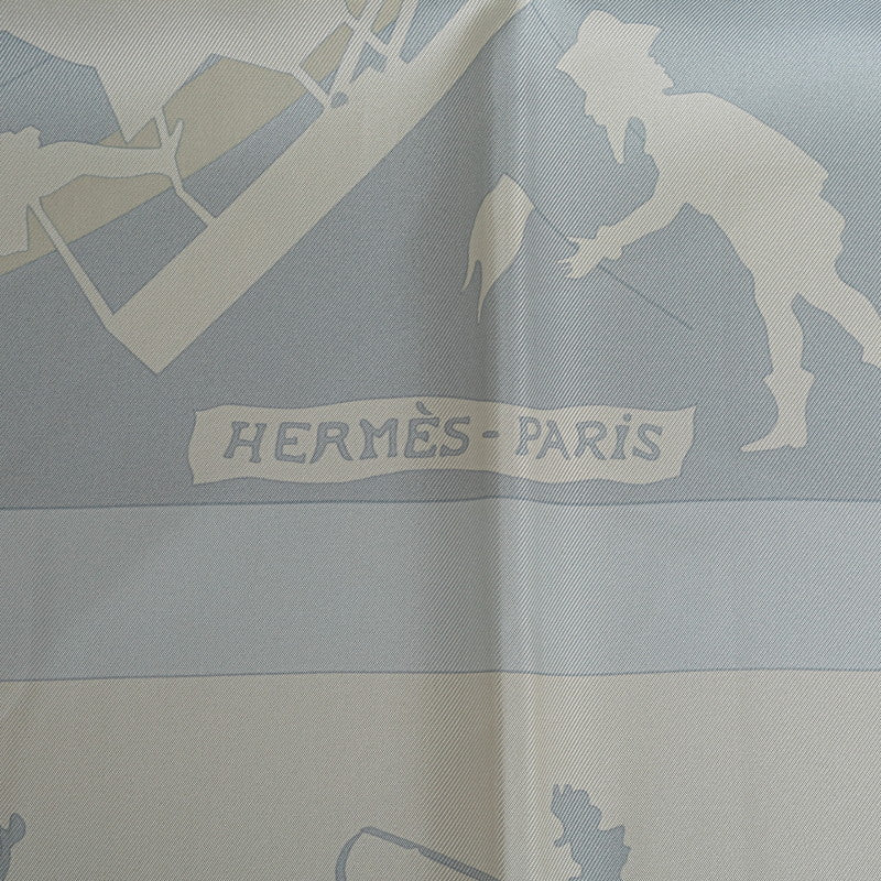 Hermes Carré 90 JEUX DOMBRES Picture Pling SCalf White Light Blue Silk  Hermes