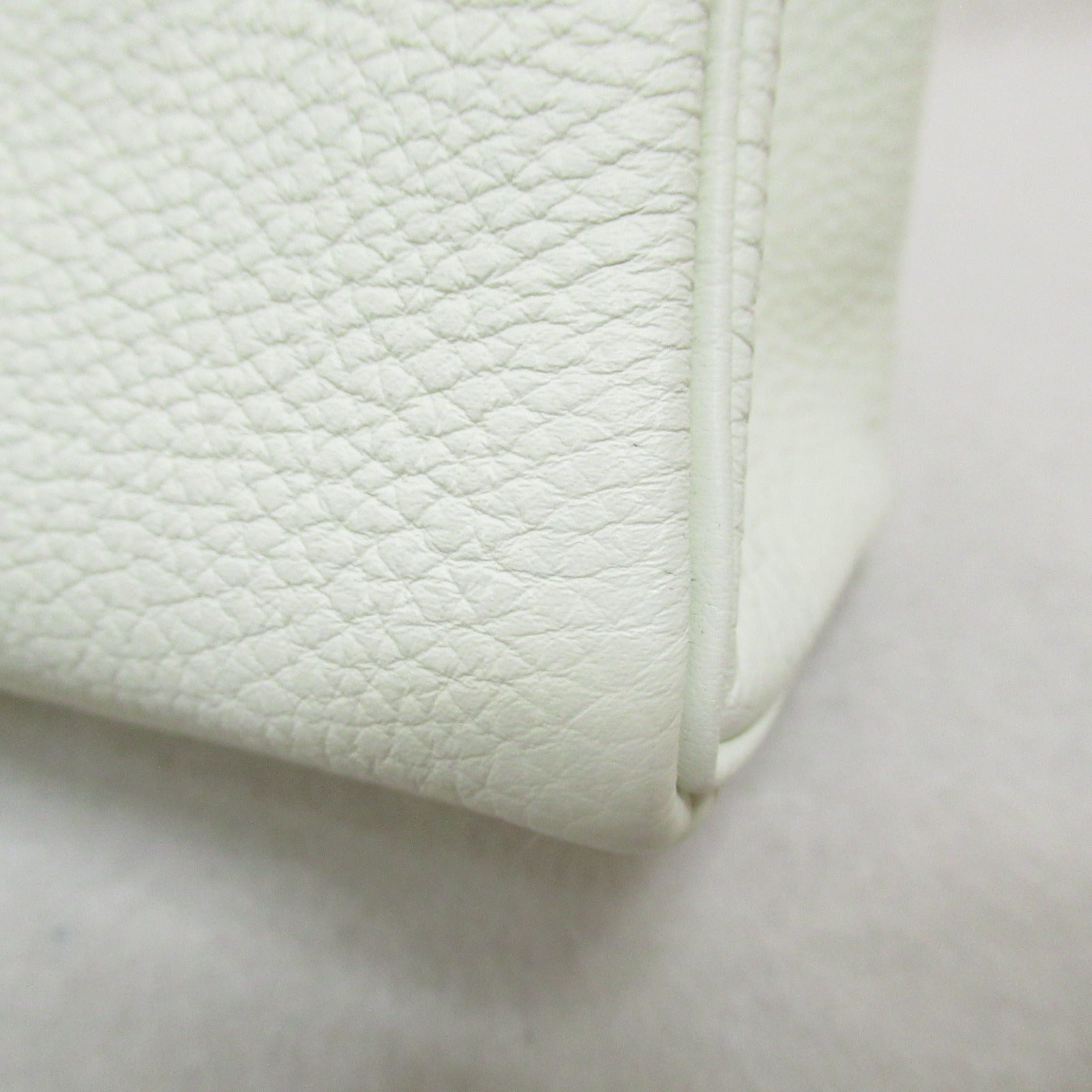 Hermes Hermes Kelly 25 Handbag In-Shift Handbag Handbag Leather Togo  White