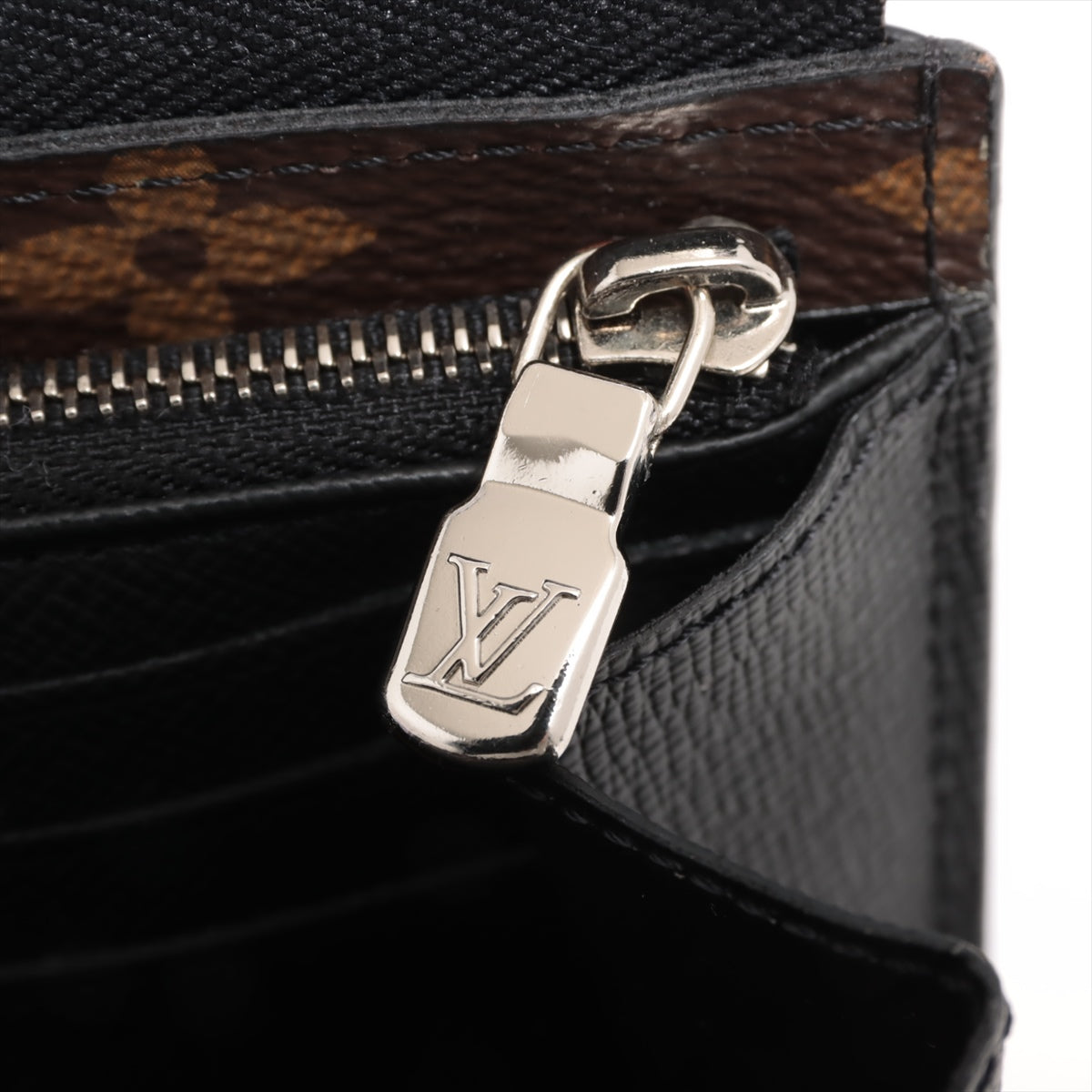 Louis Vuitton Monogram MacArthur Zippyr Dragon M69407 Black  Brown  Reaction