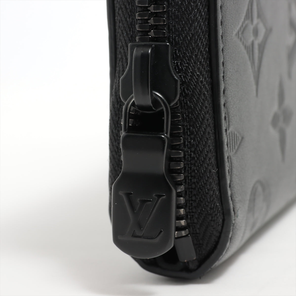 Louis Vuitton Monogram Shadow Zippie Wallet Vertical M62902 Black Round Zip Wallet
