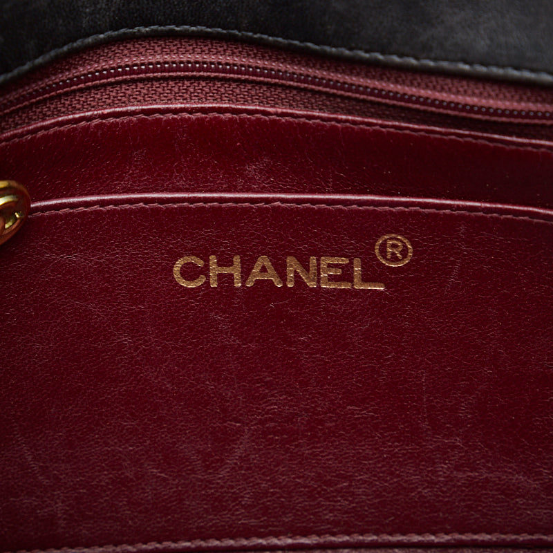 Sac à bandoulière Chanel Matlasse Diana 22 en cuir d&#39;agneau doré noir