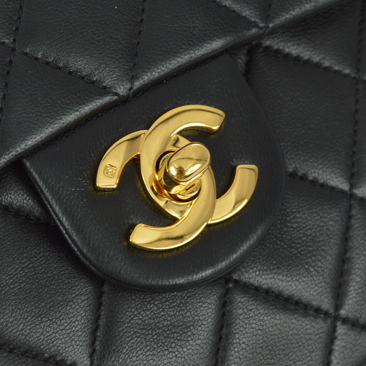 Chanel 1991-1994 黑色小羊皮迷你經典方形翻蓋包 17