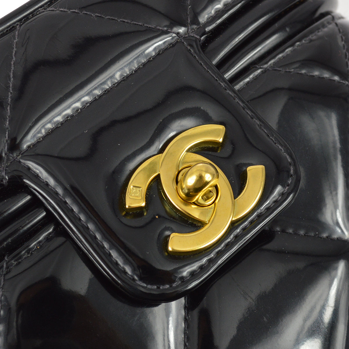 Chanel 1994-1996 Black Patent Leather Heart Mirror Vanity Handbag