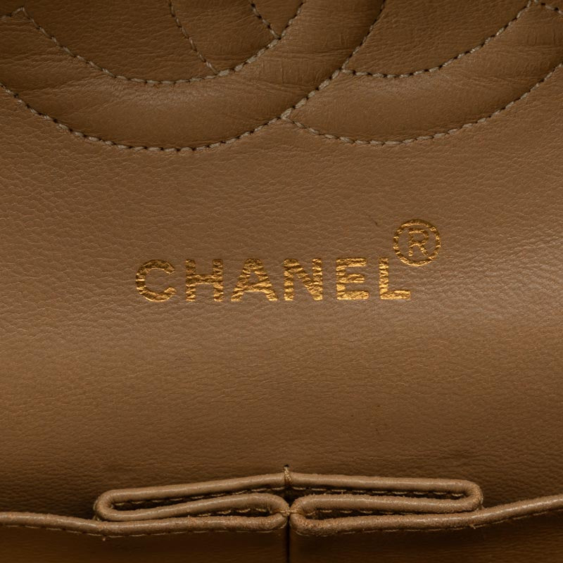 Chanel Matlasse 25 schoudertas met dubbele flap en ketting Beige lamsleer