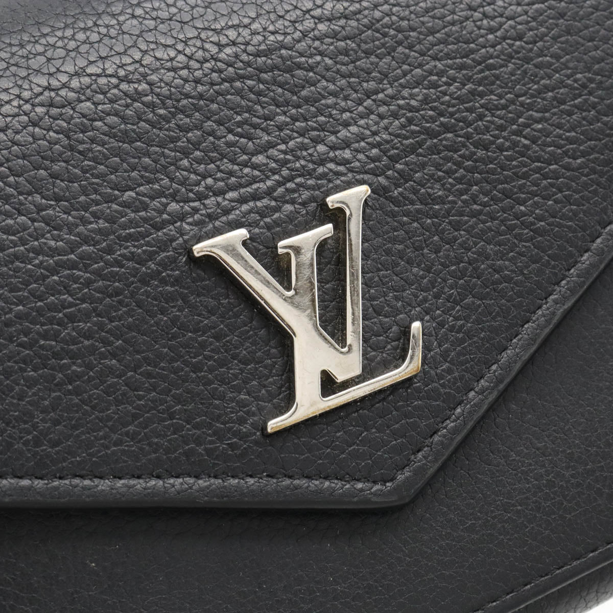 Louis Vuitton Lockme chain pochette  Louis vuitton, Vuitton, Zip around  wallet