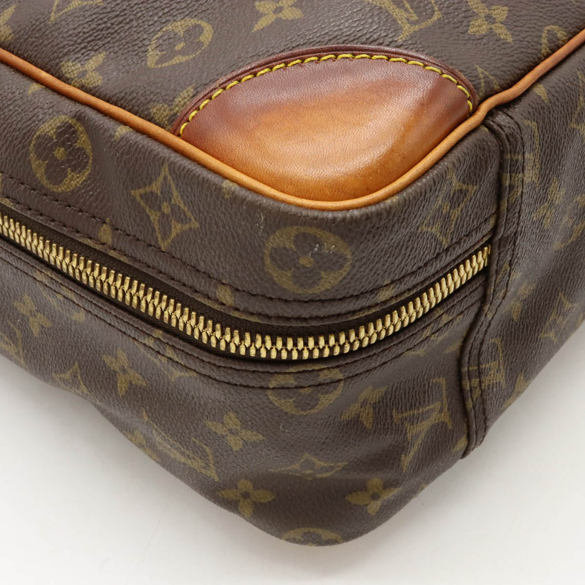 Authentic Louis Vuitton- Sirius 45 Messenger Bag Purse- Brown Monogram  Canvas
