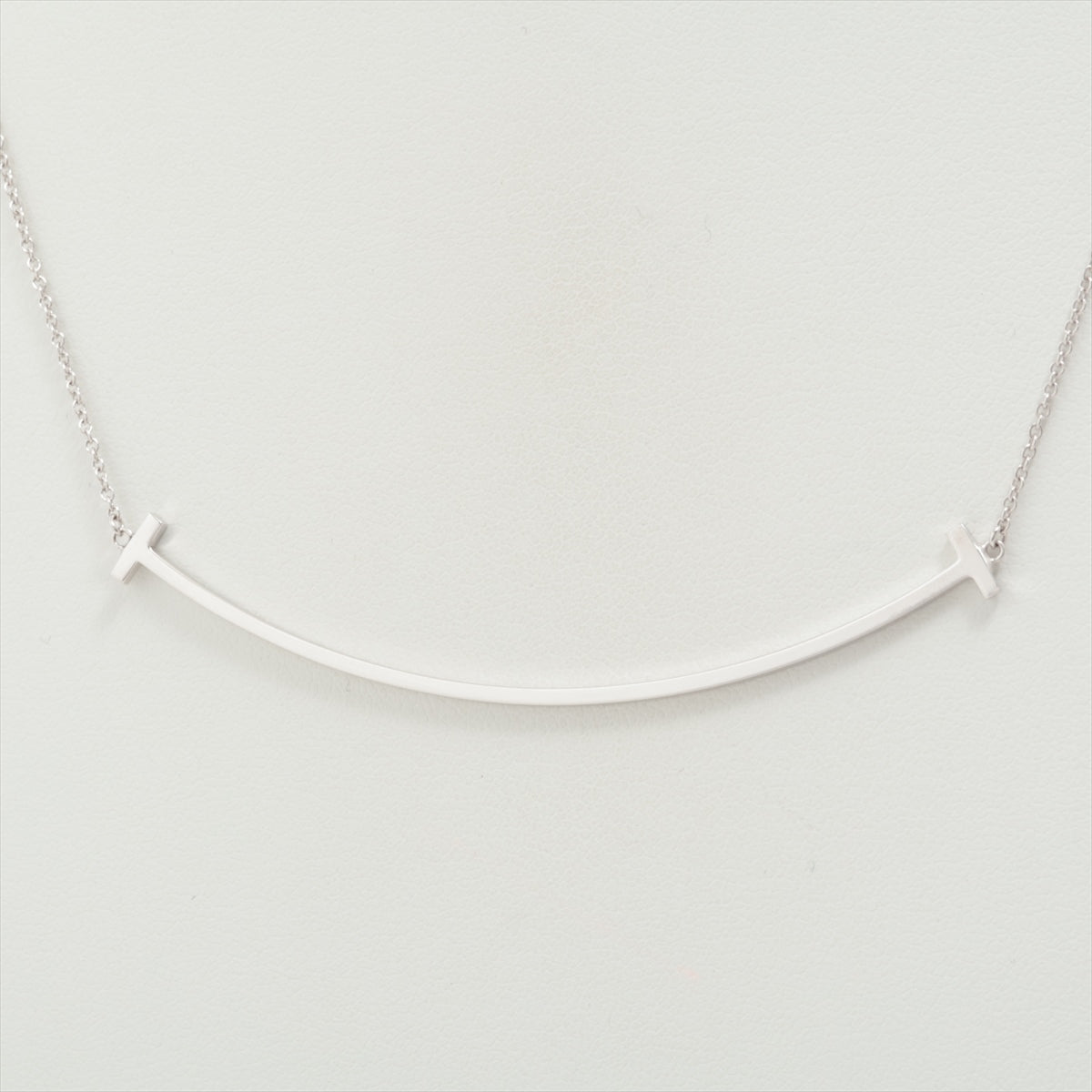 Tiffany T Smile  Necklace 750 (WG) 3.9g