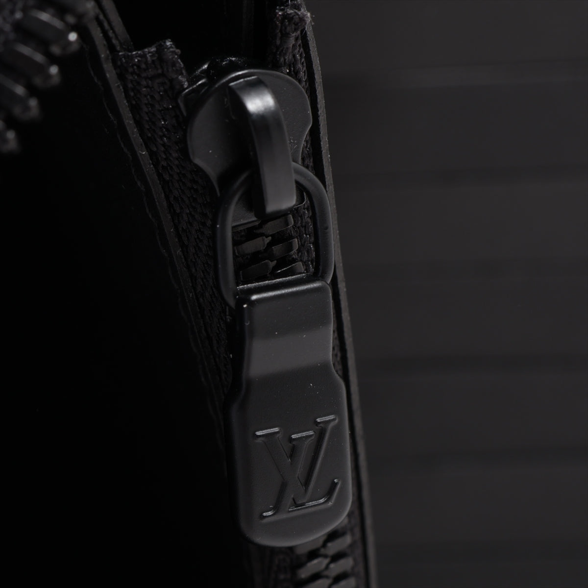 Louis Vuitton Shadow Zippy Wallet Vertical M62902 Black Round Zippe Wallet