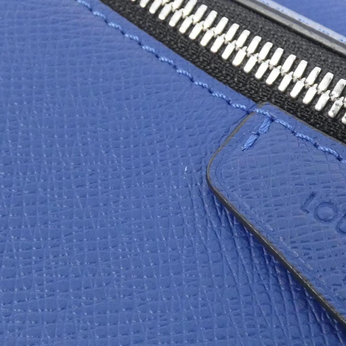 Louis Vuitton Taiga Outdoor M33455 Shoulder Bag