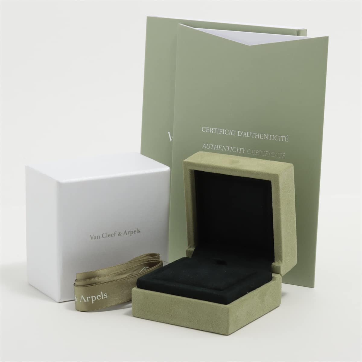 Van Cleef &amp; Arpels Vintage Alhambra  Diamond Necklace 750 (WG) 7.0g Salad Green
