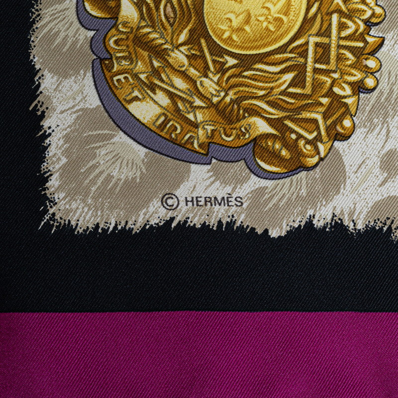 Hermes Carré 90 Casques et Plumets Faceless Helmet SCalf Pearl Gr Multicolor Silk  Hermes
