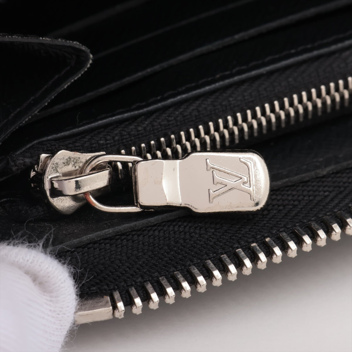 Louis Vuitton Epi Zip-Dragon M81325