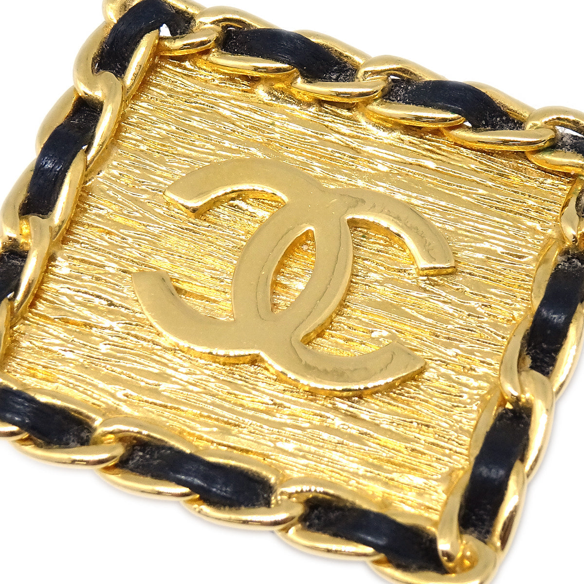 Chanel 方形皮革耳環 夾式金 26
