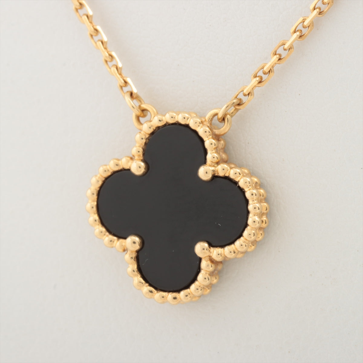 Van Cleef & Arpels Vintage Alhambra Onyx Necklace 750 (YG) 5.1g
