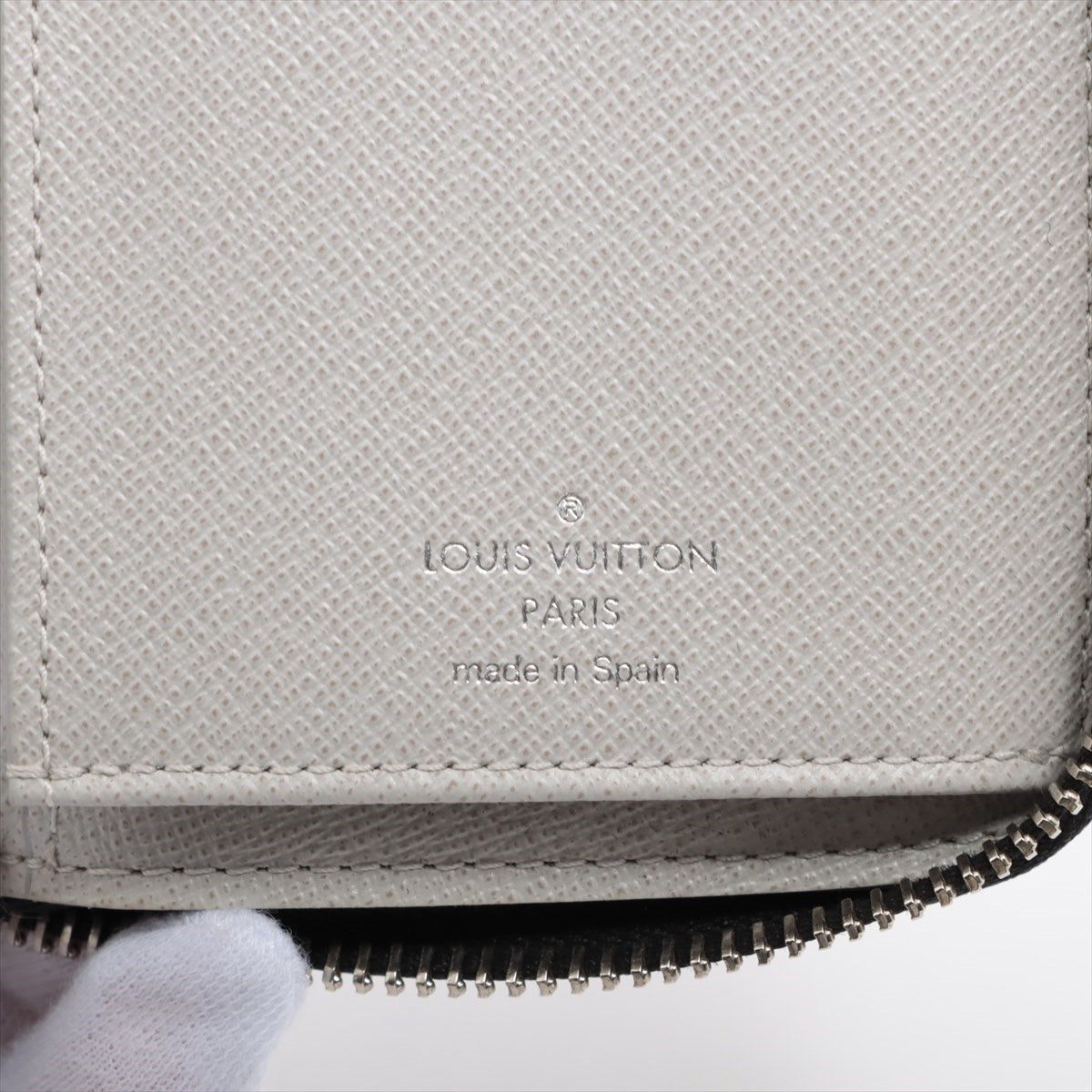 Louis Vuitton  Zippy Wallet Vertical M30446 Antarctica Round Zippe Wallet