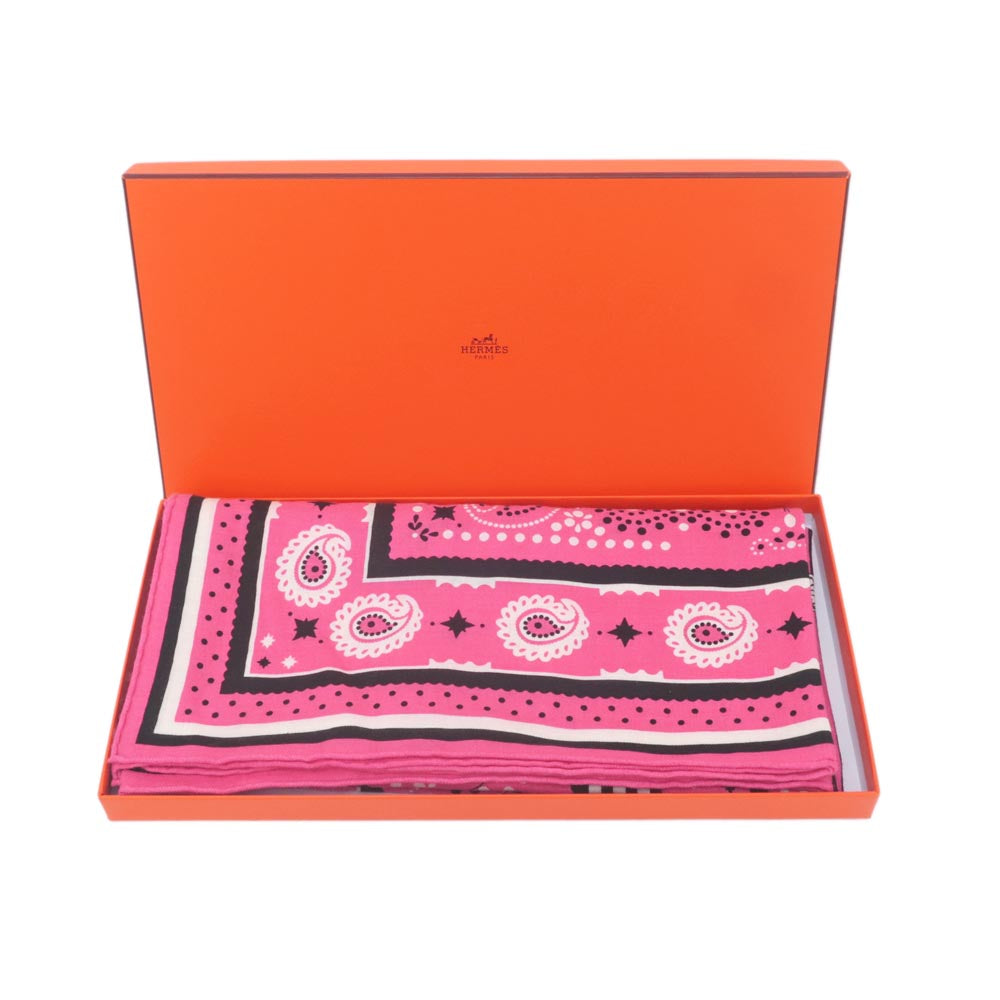 Hermes Carré 140 Couvertures et Tenues Rose Bonbon Casemia Silk Grand Court Stall