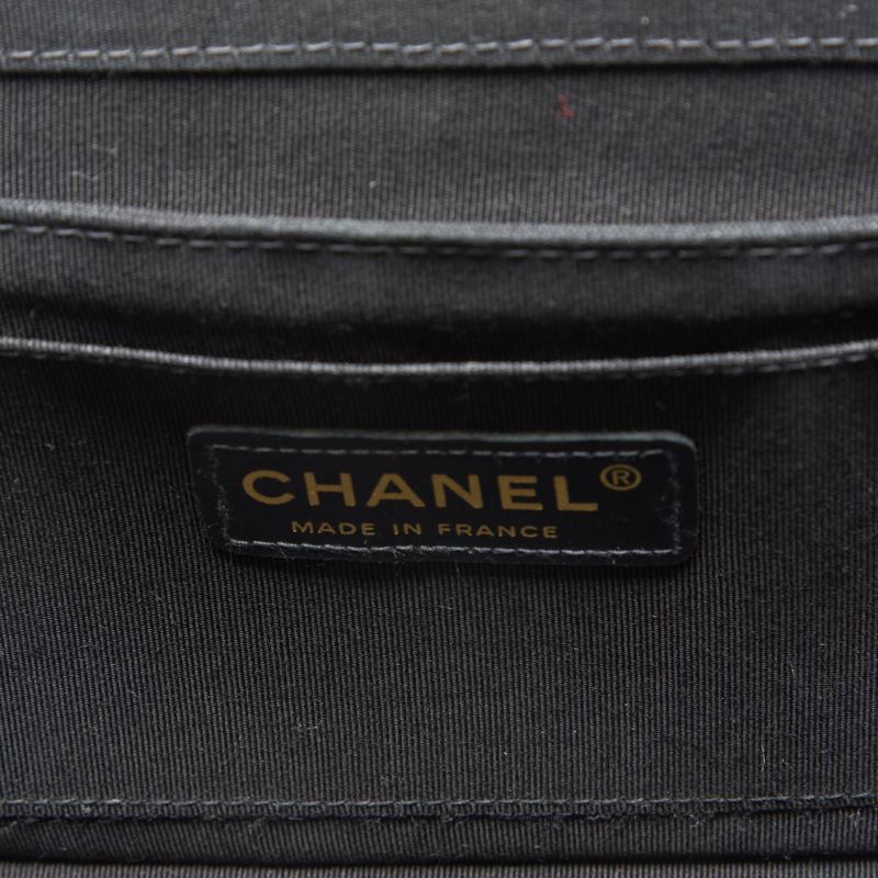 Chanel V-stick Turn-Lock Chain Shoulder Emal Black  Shoulder Bag  Shoulder Bag Mini Shoulder Ladies Bag Hybrid 【 Ship】 SS Himalan Bookstore Online