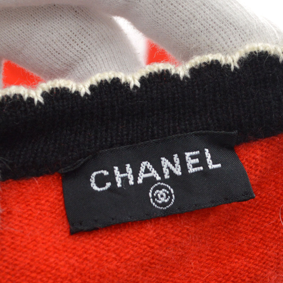 Chanel trimmed neck cashmere T-shirt