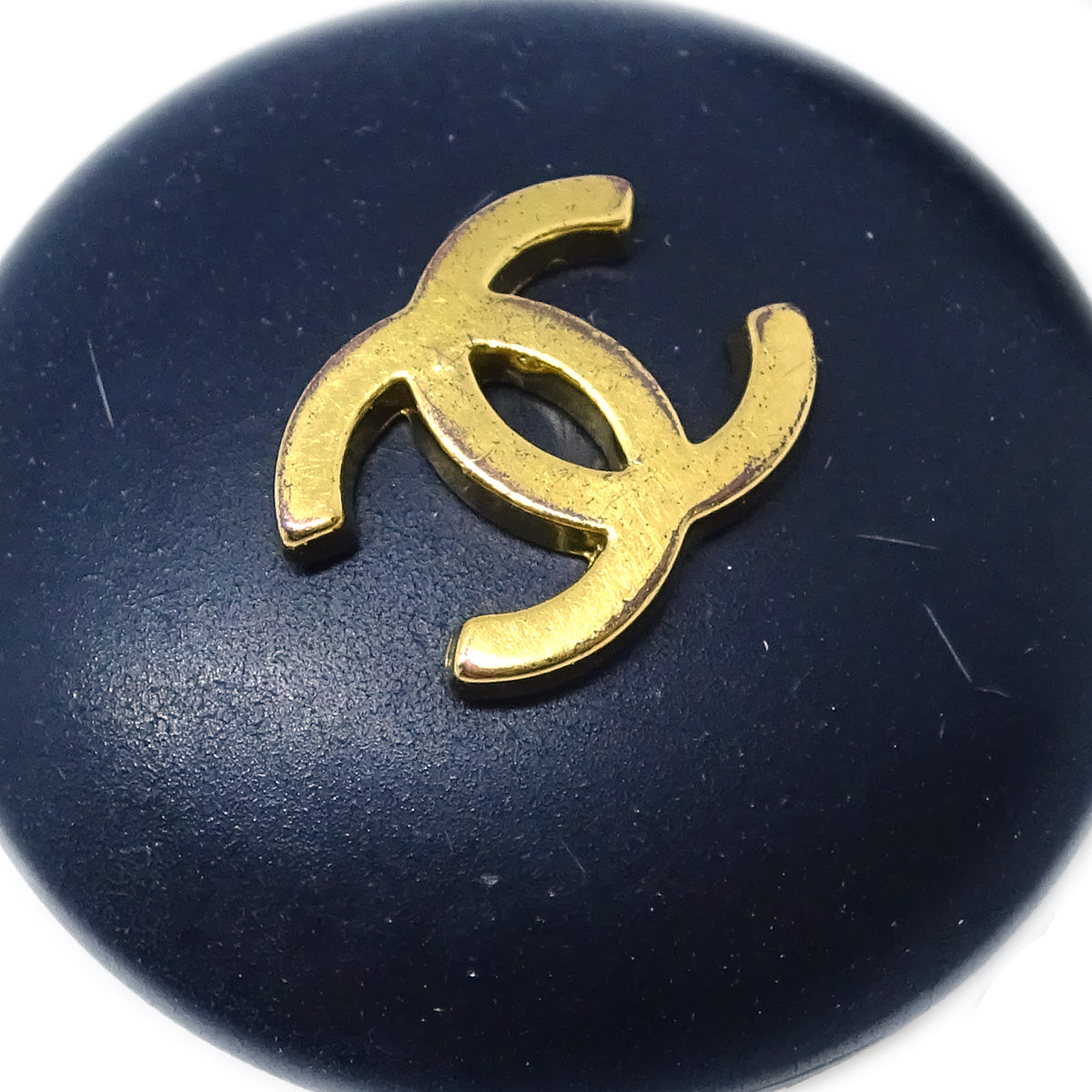 Chanel 1995 金色和黑色 CC 紐扣耳環