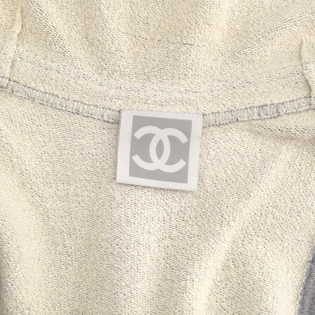 Chanel 2005 Spring logo-patch V-neck hoodie 