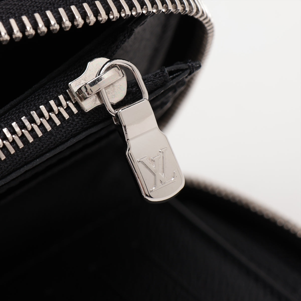 Louis Vuitton Epi Zippy Wallet Vertical M60965 Noir Round Zippe Wallet