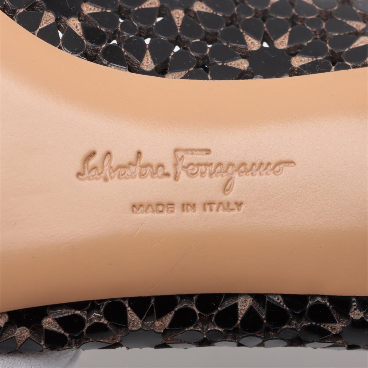 Ferragamo Villa Leather  Patent Pump 6  Black Upper