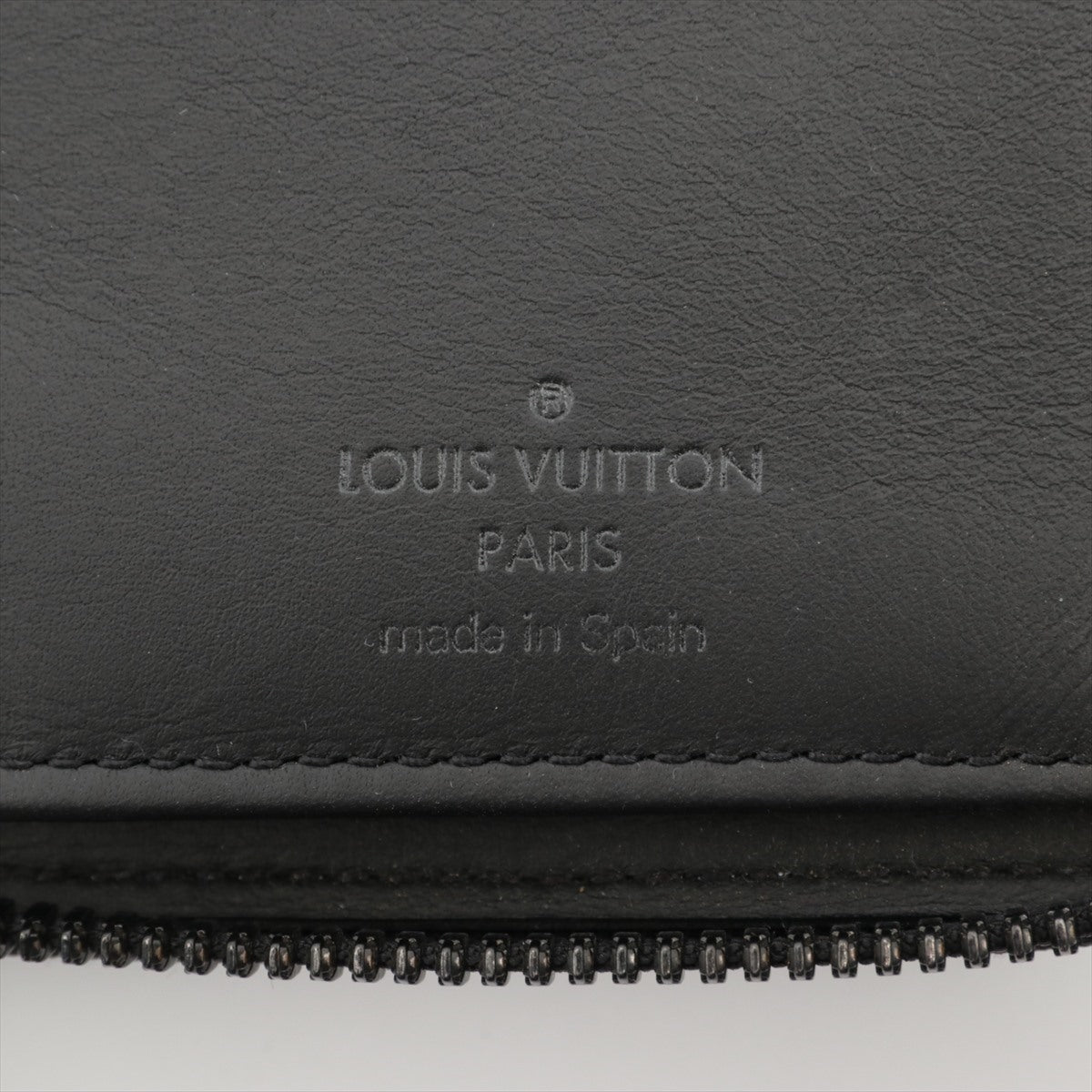 Louis Vuitton  Zippie Wallet Vertical M69047 Black Round Zip Wallet