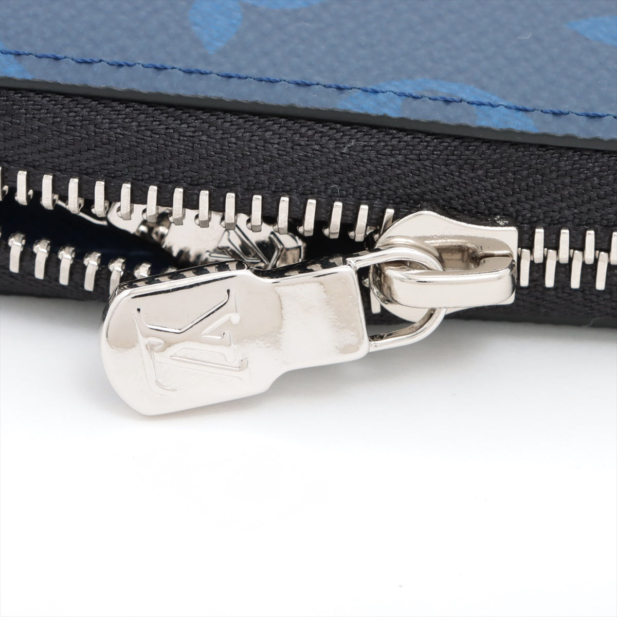 Louis Vuitton  Zippy Wallet Vertical M30447 Cobalt Round Zippe Wallet