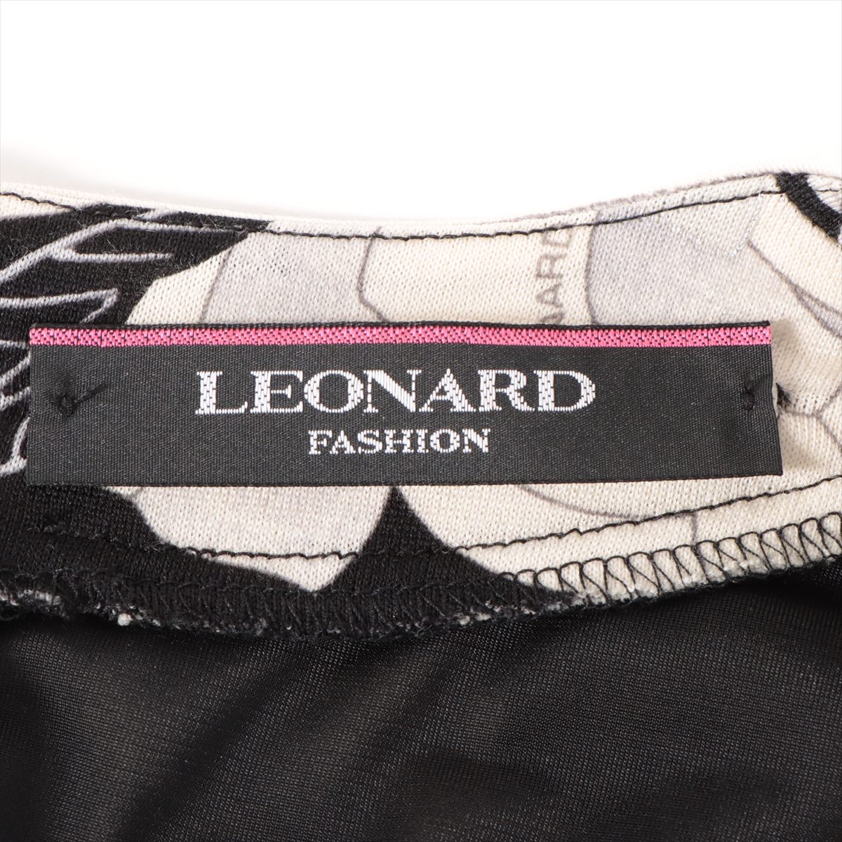 Leonard Fashion Wool One Earrings 36  White  Black 0370902 Belt  Belt