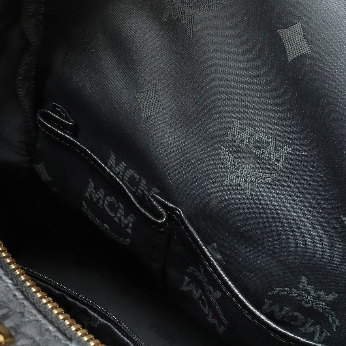 MCM 徽標 Vissetos 雙肩包塗層帆布皮革支架 黑色 MMK4AVE51BK001