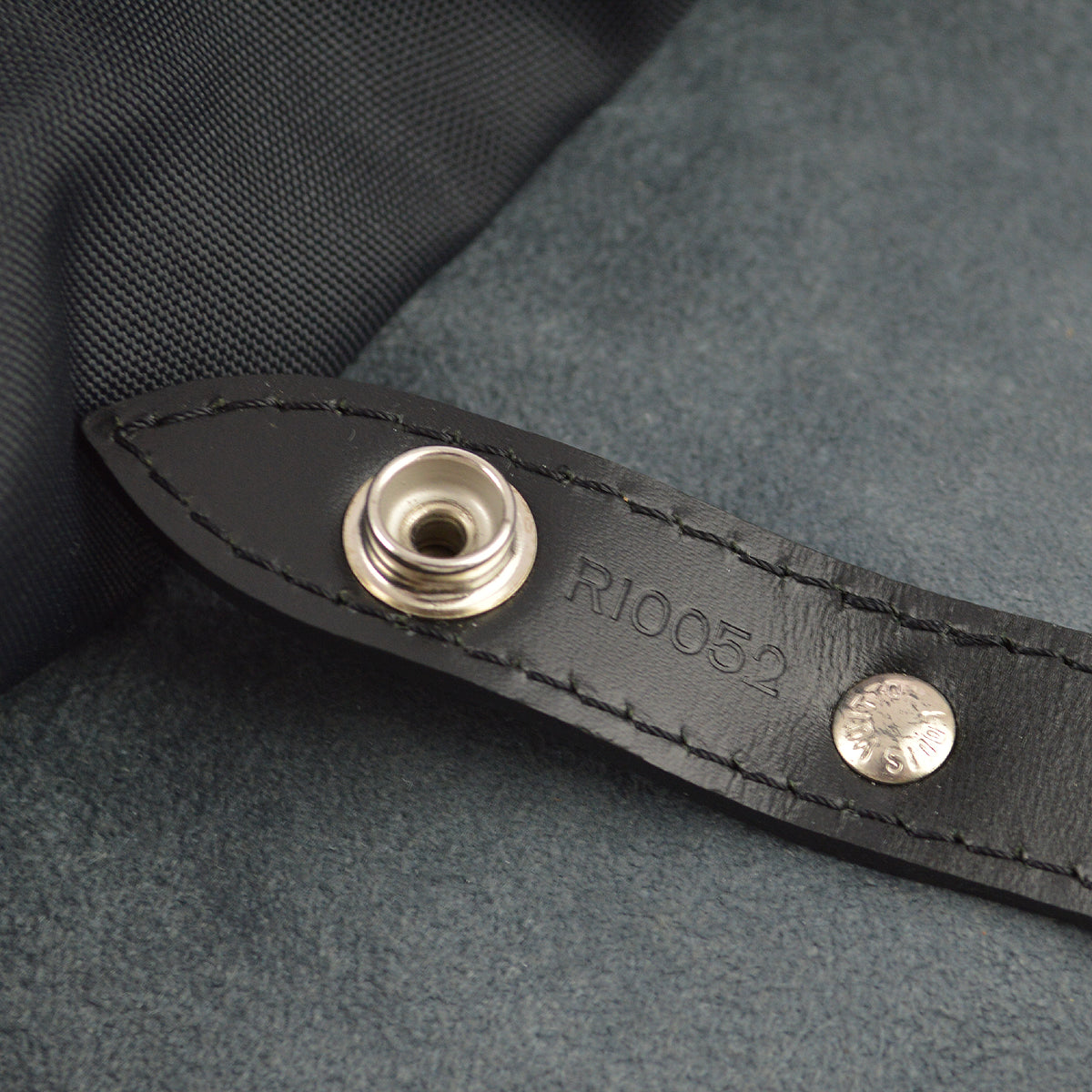 Louis Vuitton Black Taiga Elanga Un Posh Travel Handbag M30102