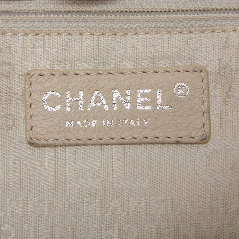Chanel Wrapped  Chain Shoulder  Coco Charm Caviar S Ivory (Silver G ) Shoulder Bag Mini Shoulder Bag  Shoulder Bag Hybrid   Delivery] Himalan Bookstore Online