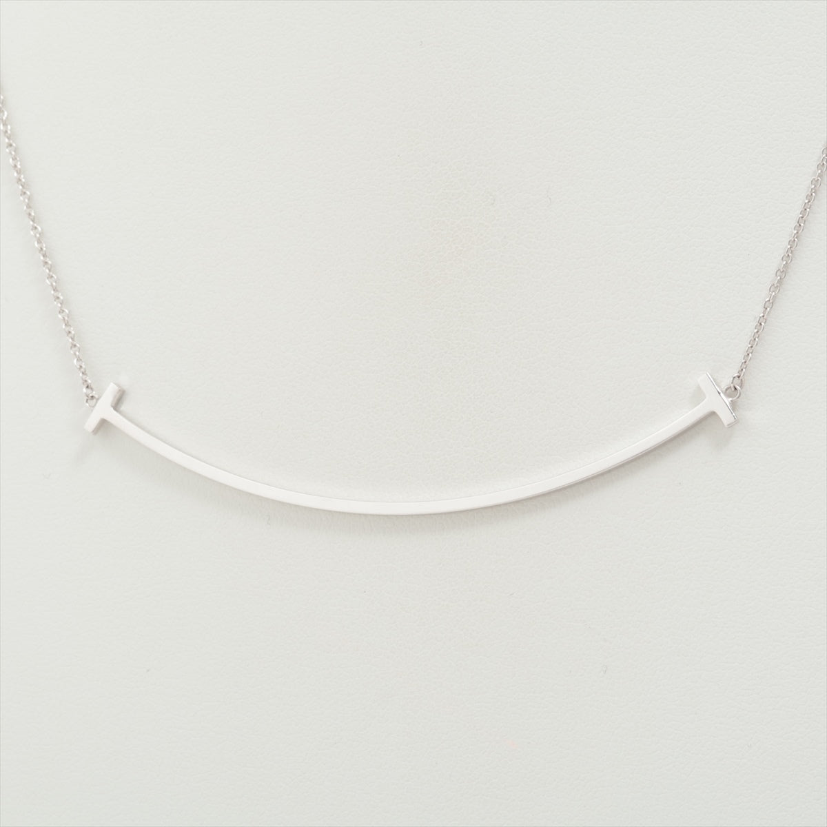 Tiffany T Smile  Necklace 750 (WG) 3.9g