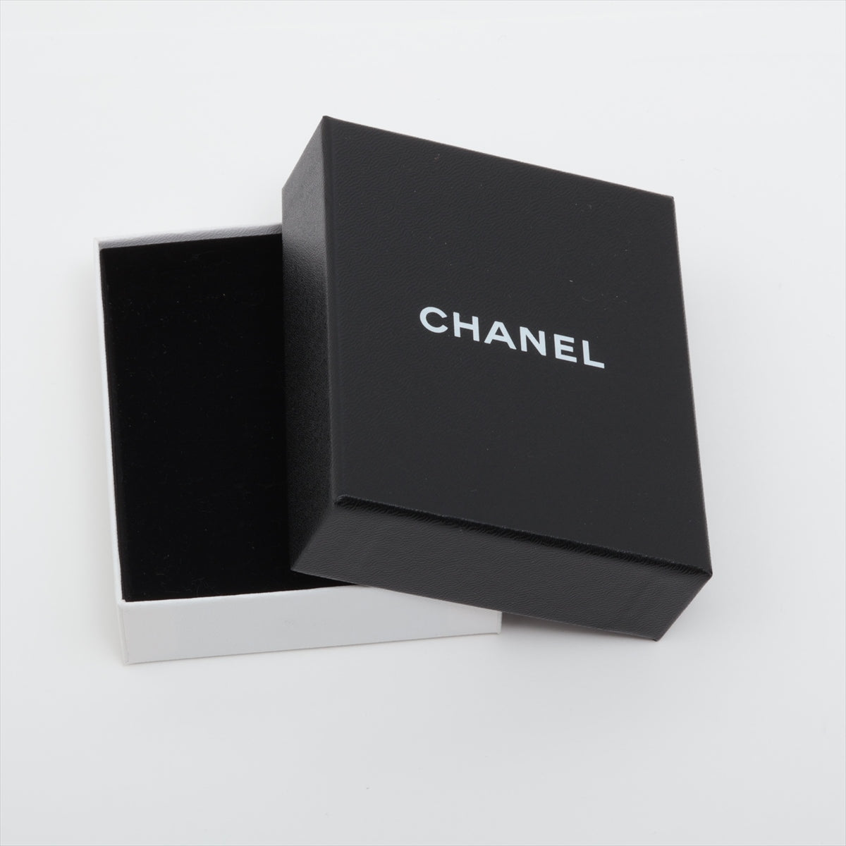 Chanel Coco 04A Brooch GP × Line Stone Black