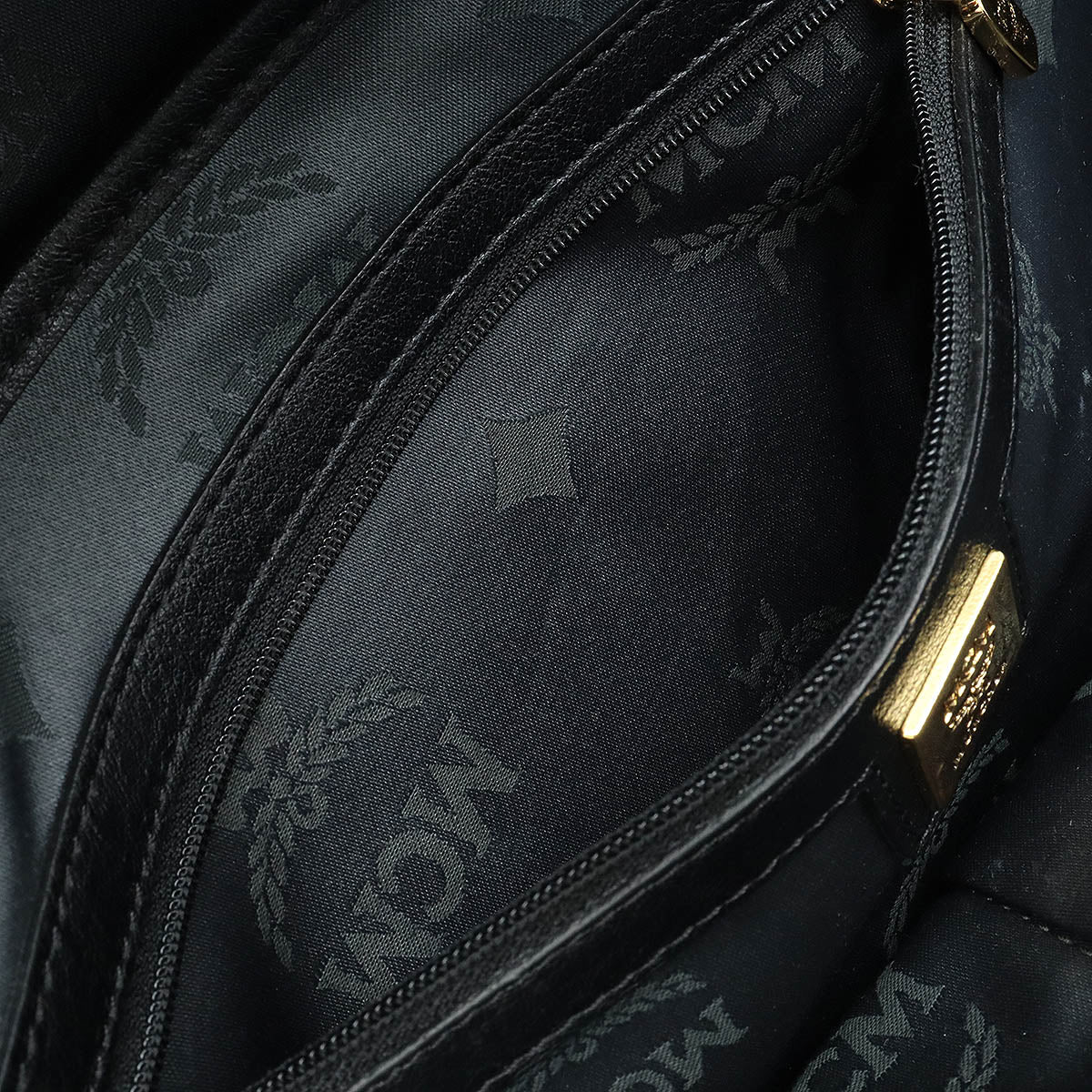 MCM 徽標 Vissetos 雙肩包塗層帆布皮革支架 黑色 MMK4AVE51BK001