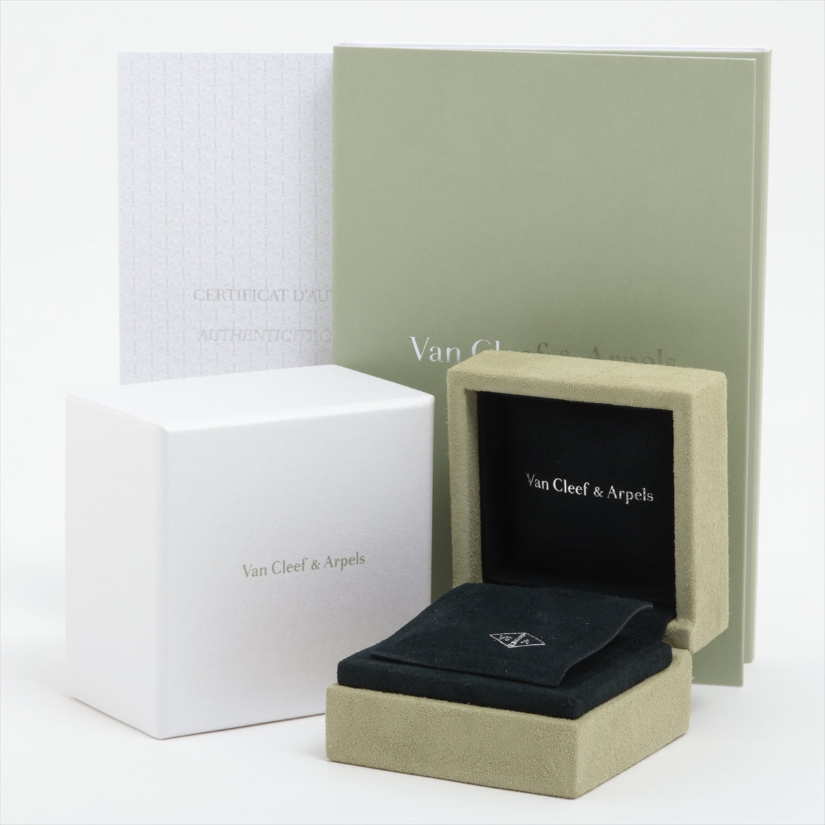 Van Cleef & Arpels Vintage Alhambra Onyx Necklace 750 (YG) 5.1g VCARA45800 VCARA
