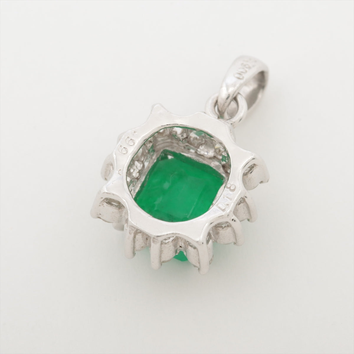 Emerald diamond necklace Pt900 2.1g.99 D.18 D.18 D.18