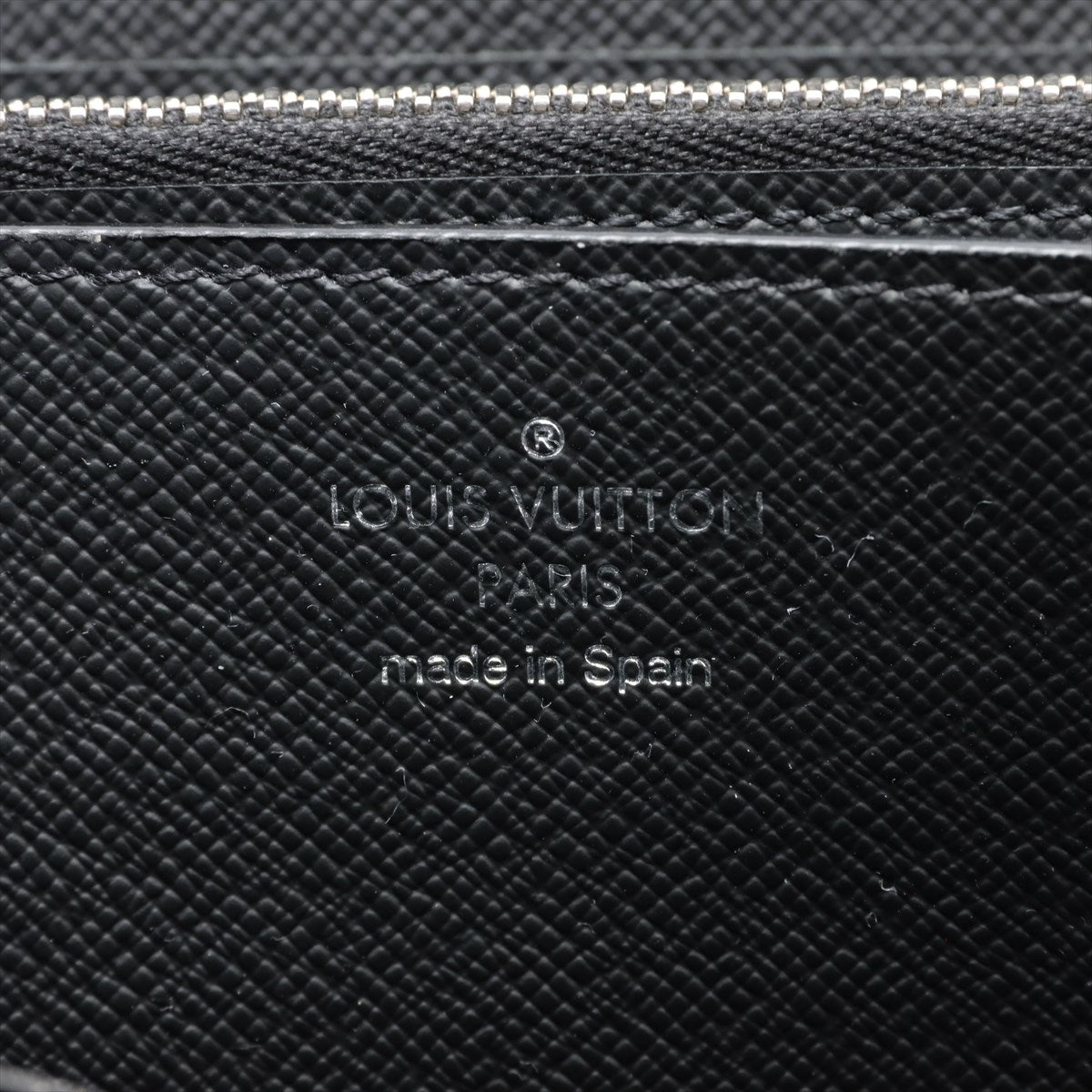 VITON TIGRA ZIPPE XL M44275 Black Round Zip Wallet