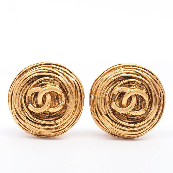 Lot - Chanel vintage couture designer gold tone double circle rope