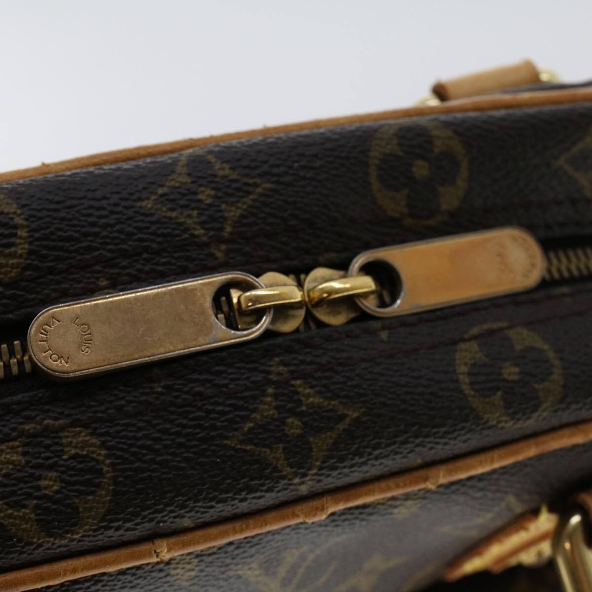 Louis Vuitton leather zipper pull in 2023
