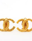 Boucles d'oreilles clips à rayures texturées Chanel Cocomark vintage