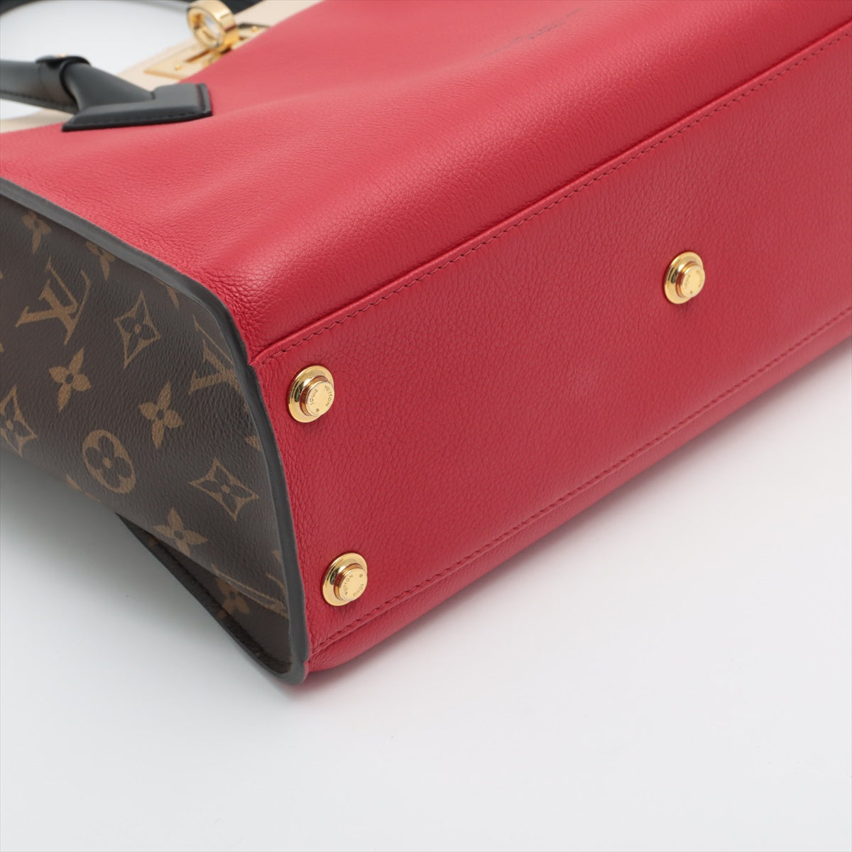 Louis Vuitton  On  Side MM M53824