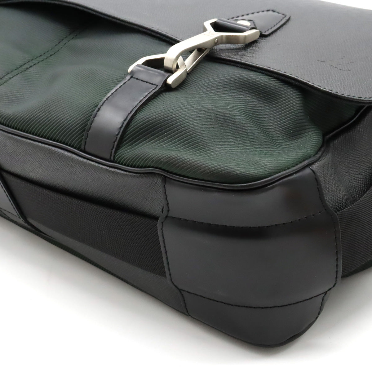 Louis Vuitton Louis Vuitton Tyga Delso Messenger Bag Black M30162