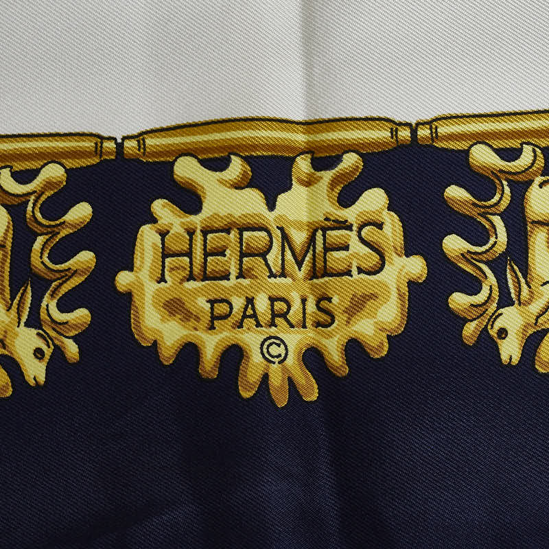 Hermes Carré 90 Les Cavaliers d&#39;Or Golden Knights SCalf Navy Gold Silk  Hermes