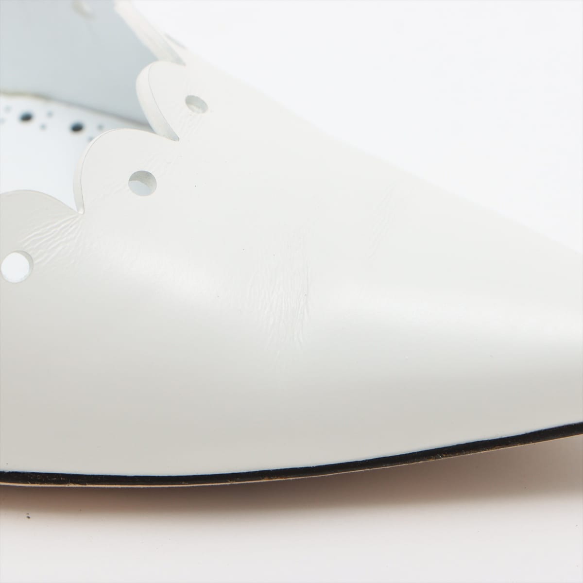 Manolobranic Leather Pump 36 1/2  White Scalp