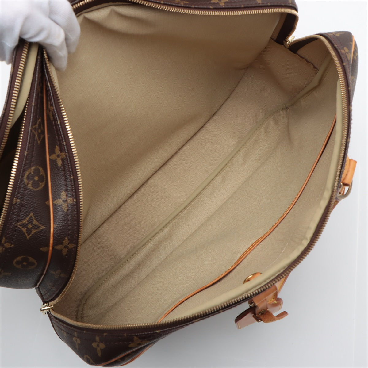 LOUIS VUITTON Alize 24 in Monogram M41399