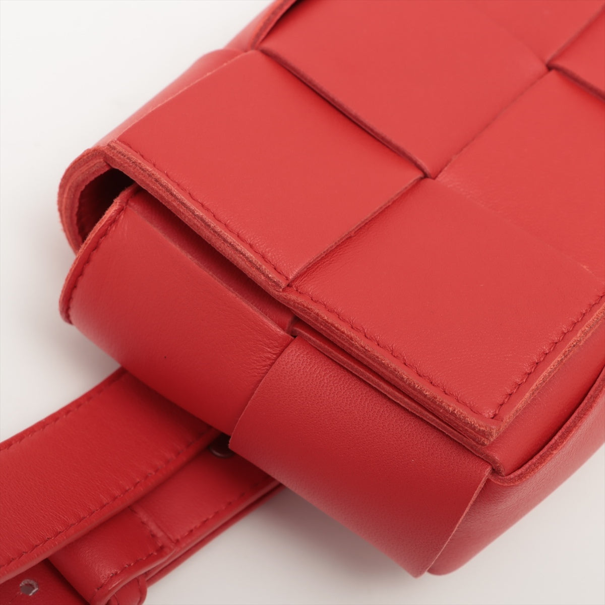 BOTTEGA VENETA Intrecciato Shoulder Bag in Leather Red