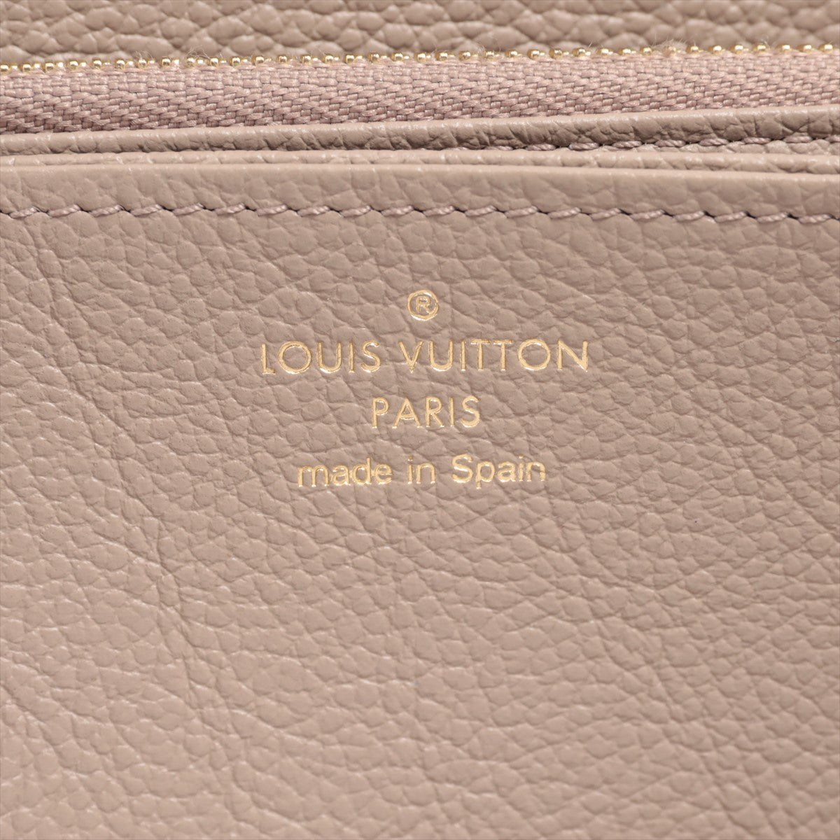 Louis Vuitton Bi-Color Monogram Implant Zipper Wallet M69794 Tour Trail Round Zipper Wallet